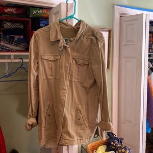 Zip up olive green cargo shirt